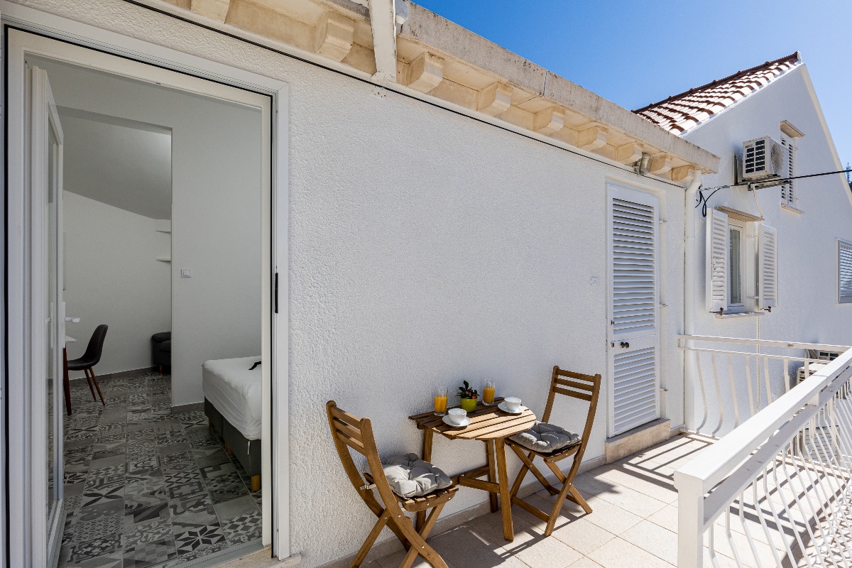 Sunny Palace Studio 2