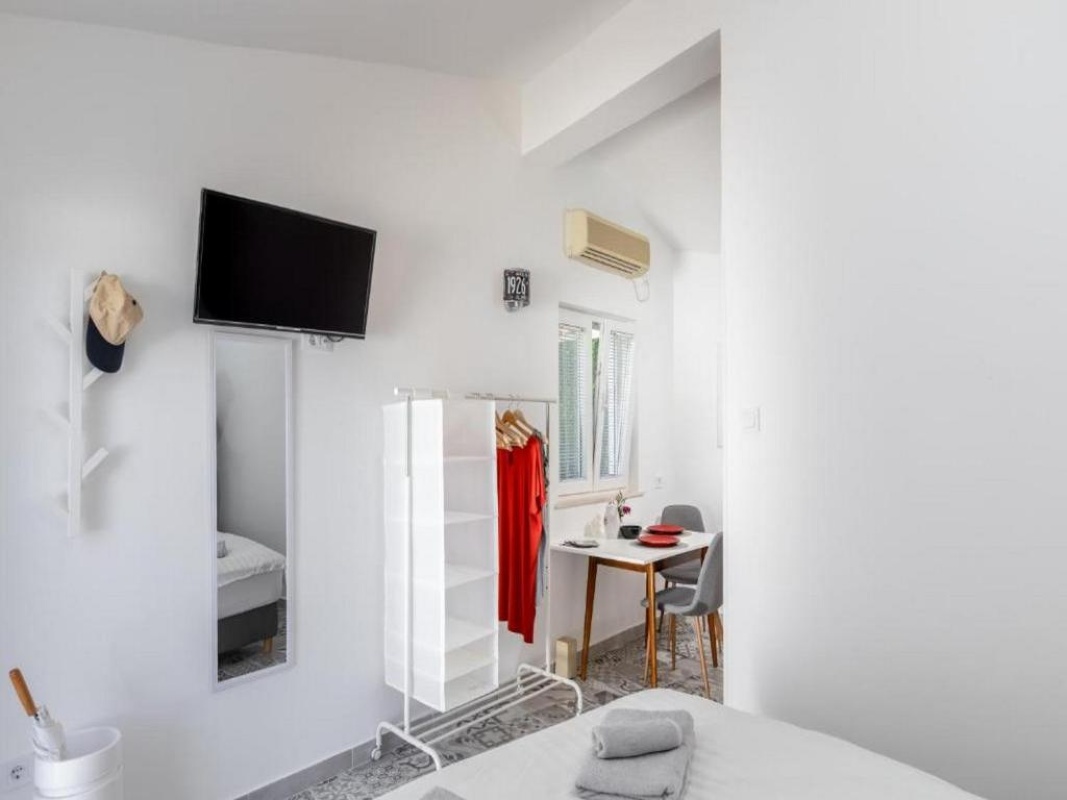 Sunny Palace Studio 2