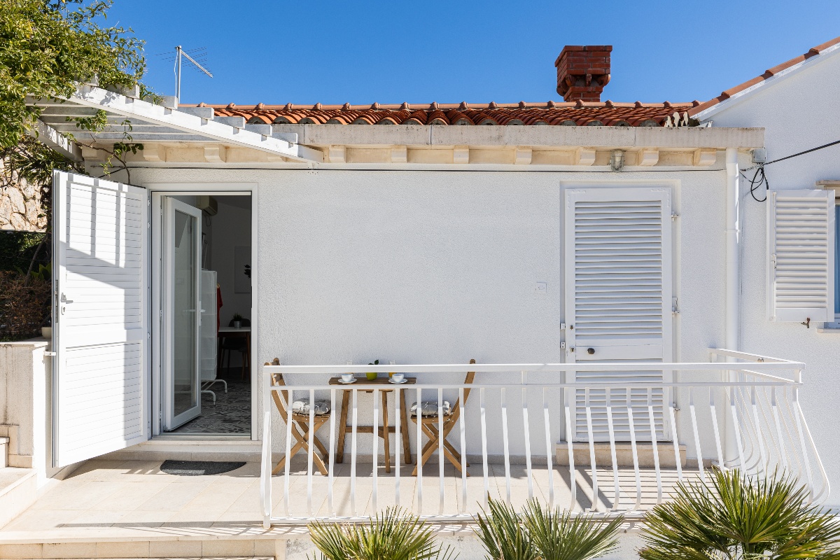 Sunny Palace Studio 2