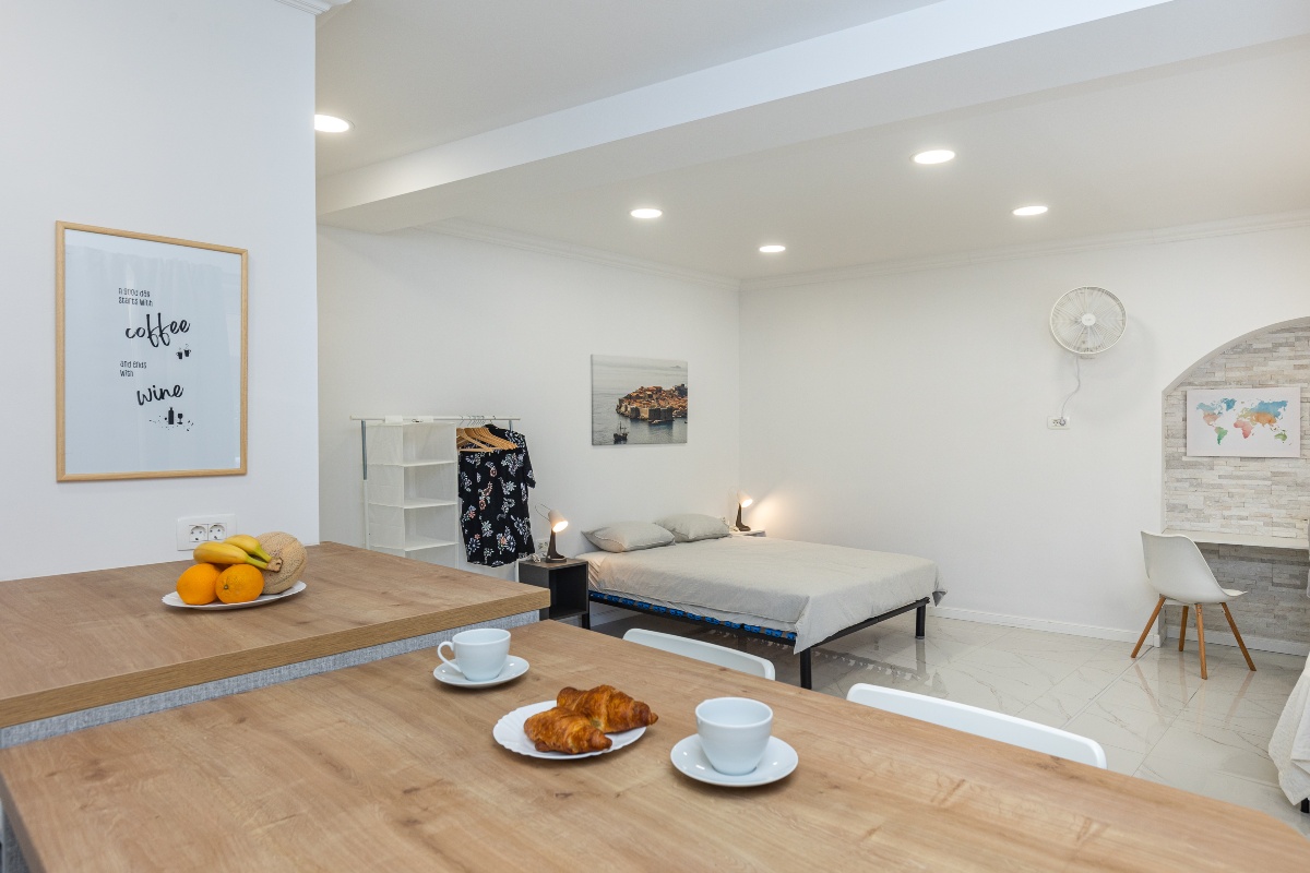 Sunny Palace Studio 3