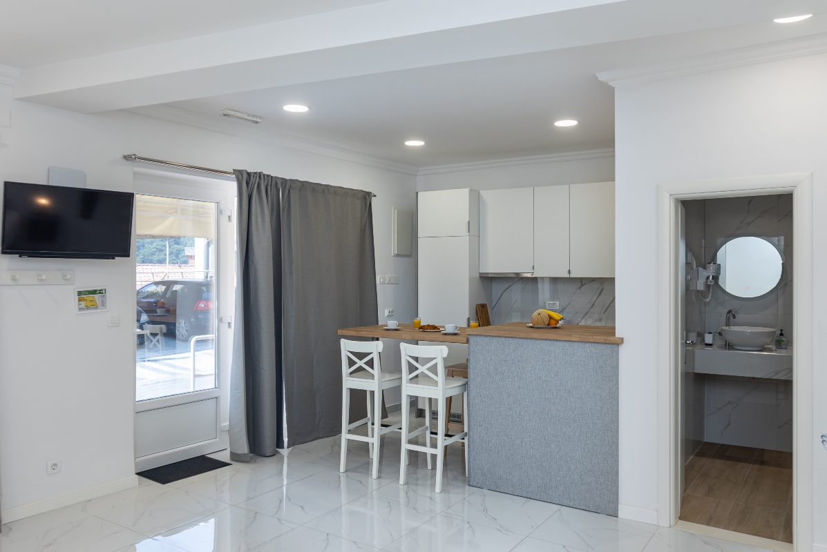 Sunny Palace Studio 3