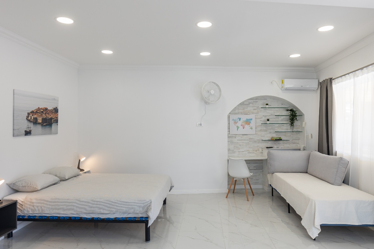 Sunny Palace Studio 3