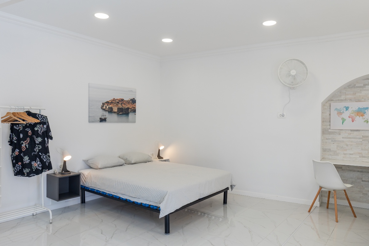 Sunny Palace Studio 3