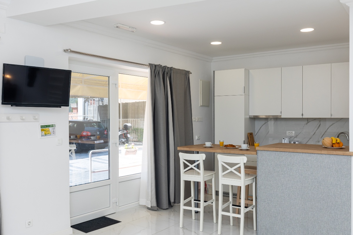 Sunny Palace Studio 3