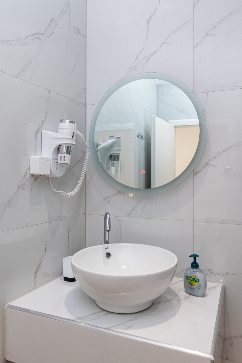 Sunny Palace Studio 3