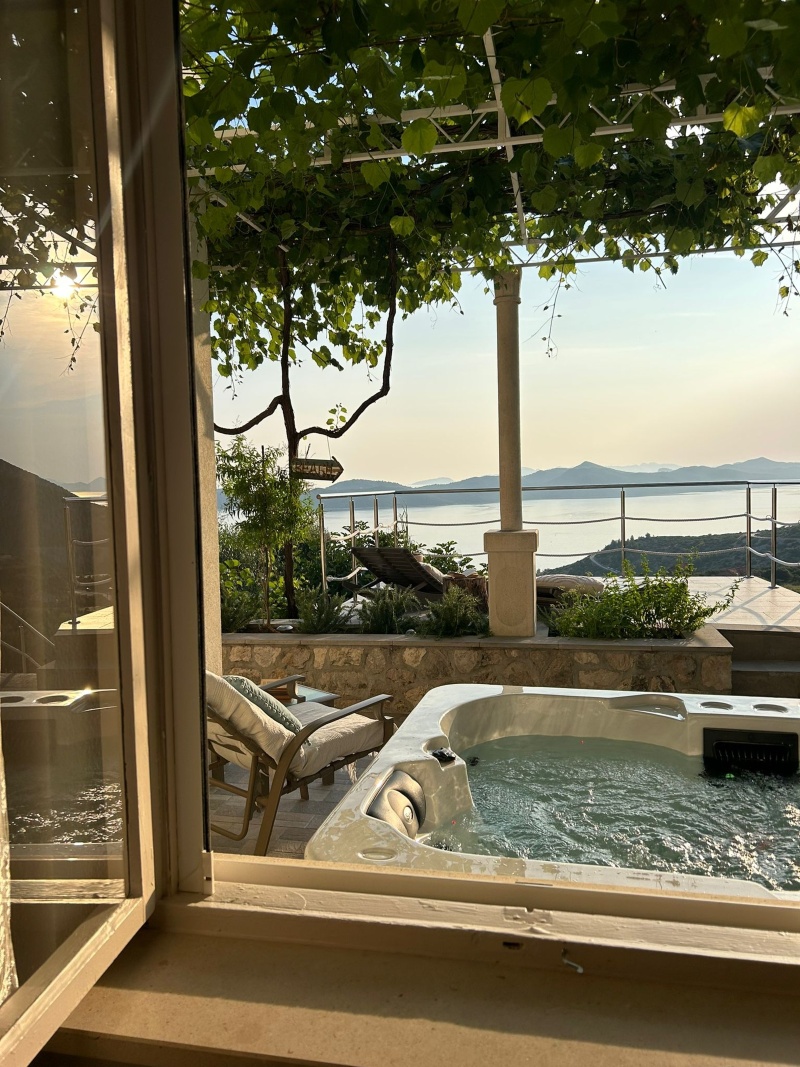 House Lilla with Private Hot Tub