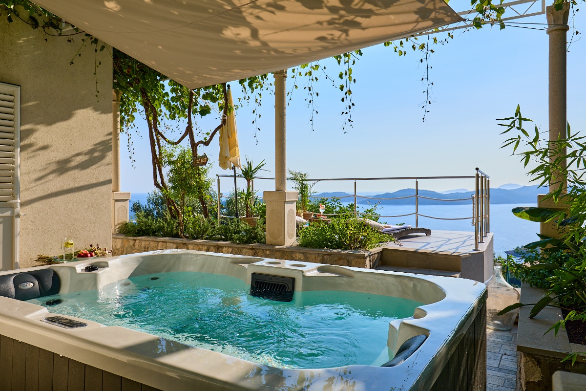 House Lilla with Private Hot Tub