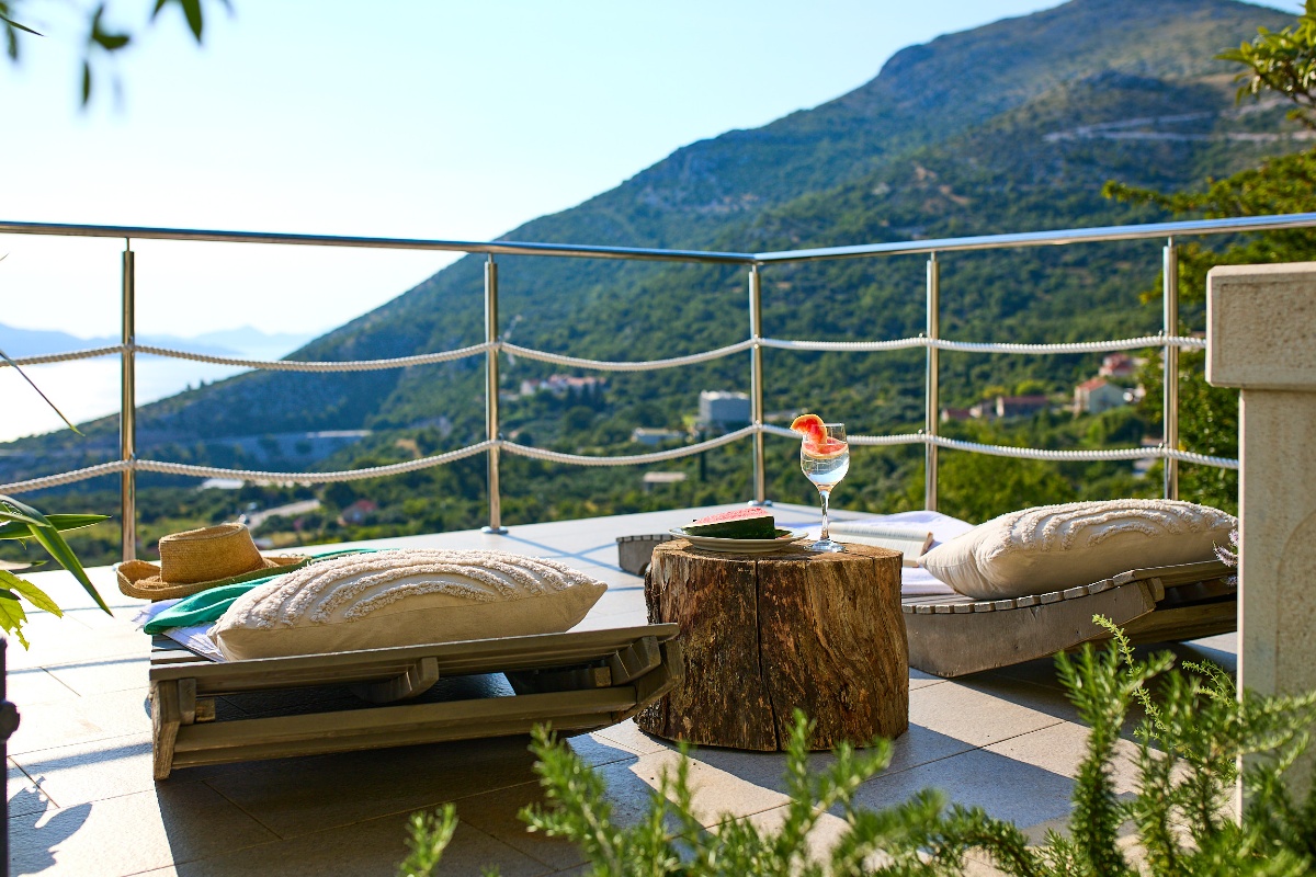 House Lilla with Private Hot Tub