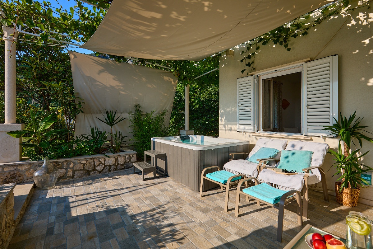 House Lilla with Private Hot Tub