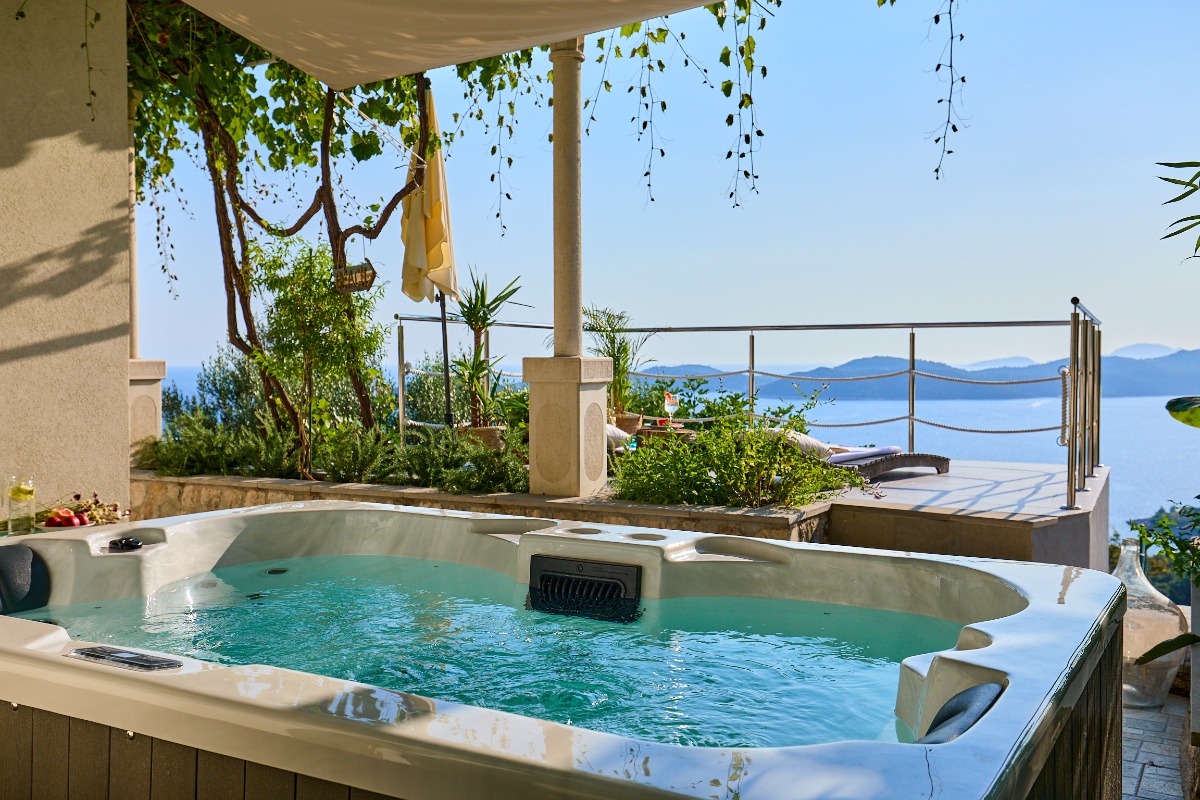 House Lilla with Private Hot Tub