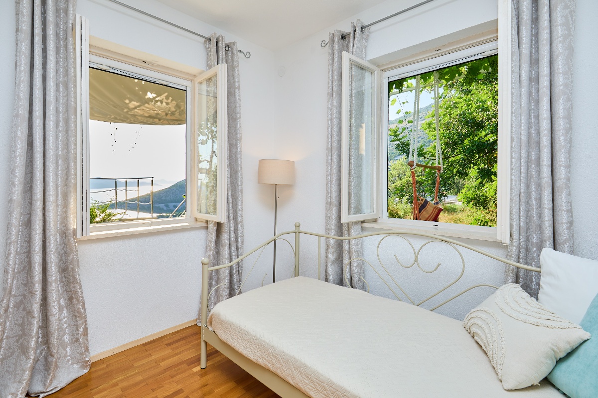 House Lilla with Private Hot Tub