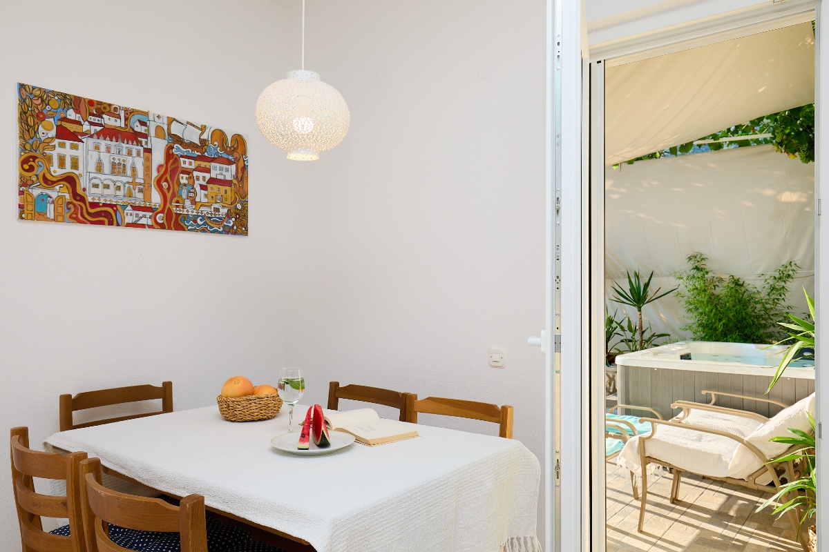 House Lilla with Private Hot Tub