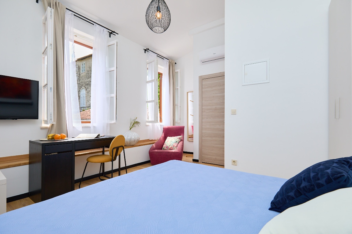 LAURUS Boutique Garden Rooms