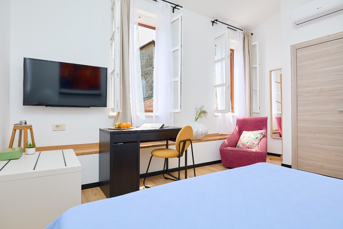 LAURUS Boutique Garden Rooms