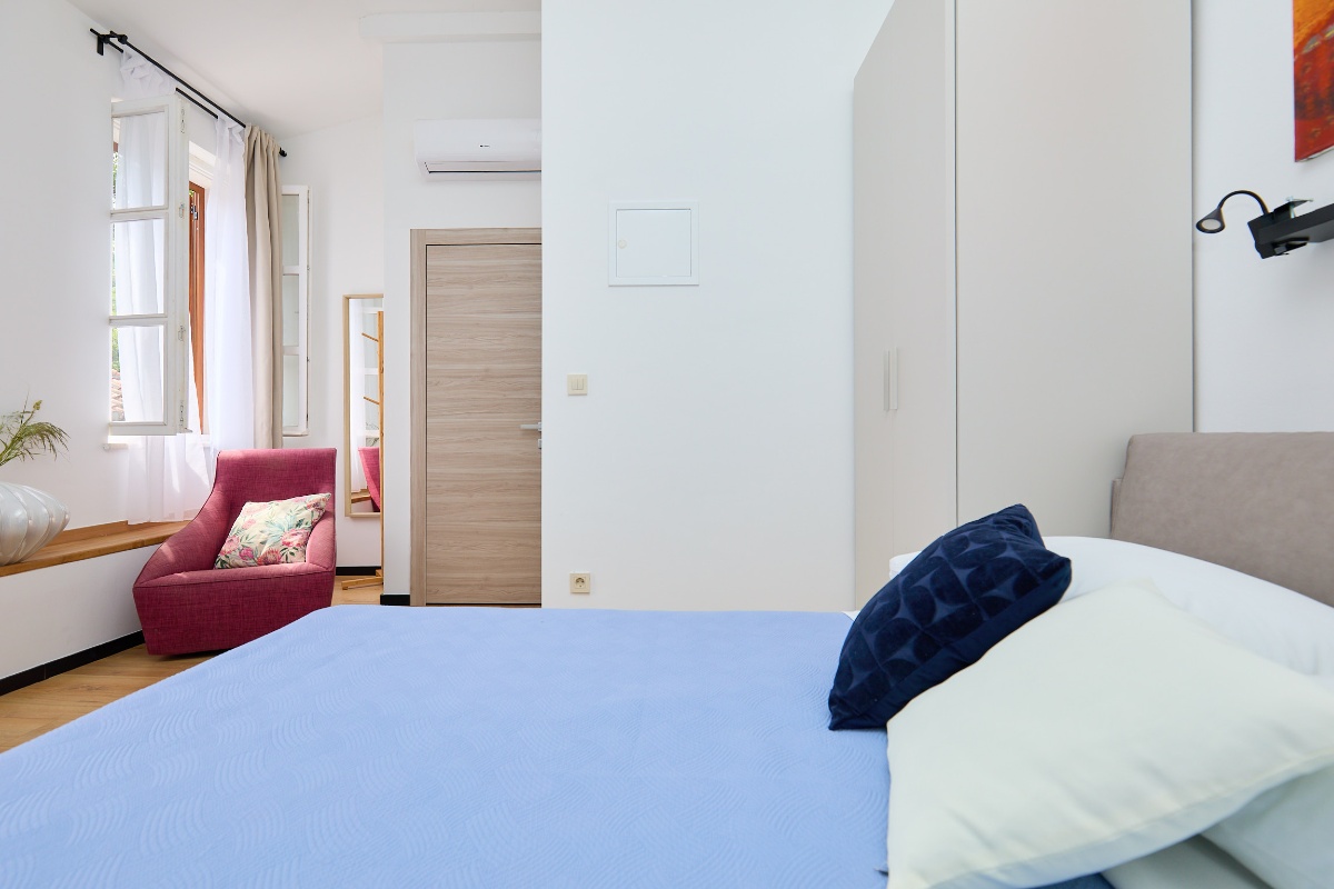 LAURUS Boutique Garden Rooms