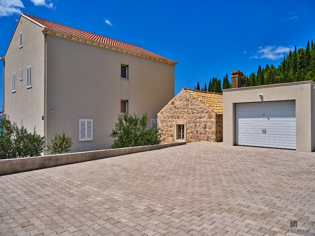 House Hedera III