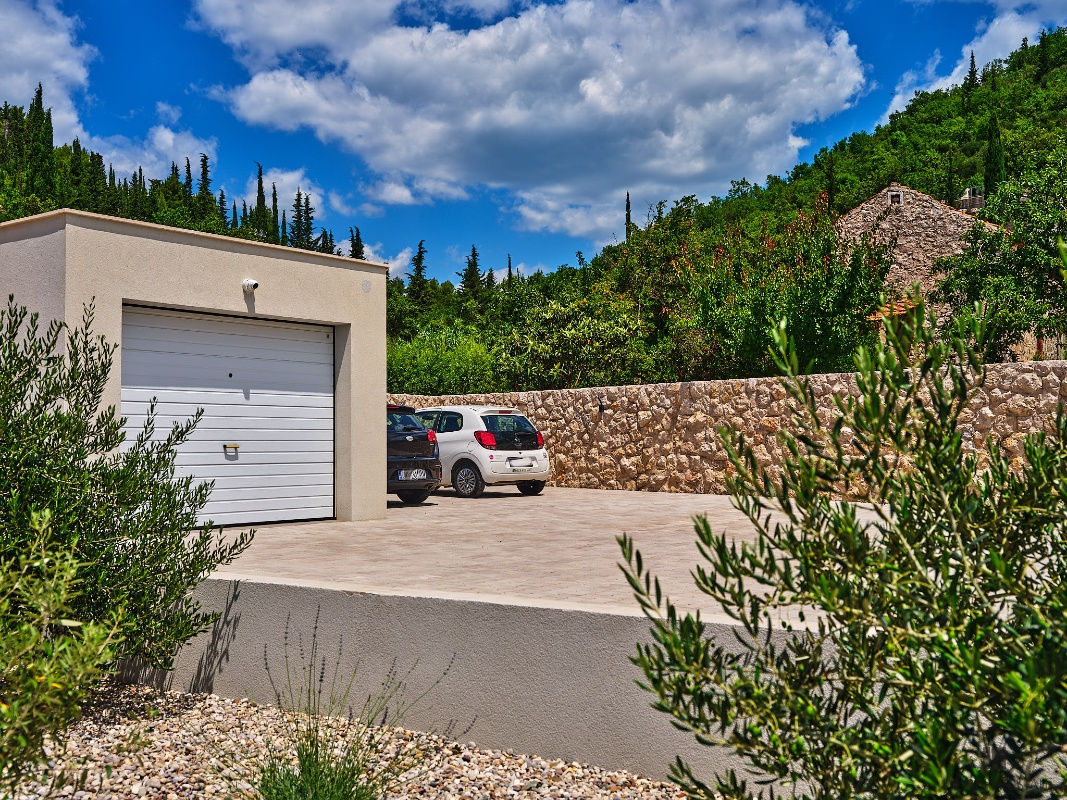 House Hedera III
