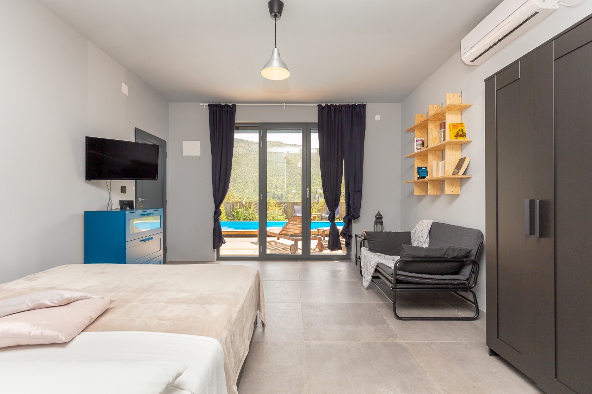 Apartment Ares - private swimming pool