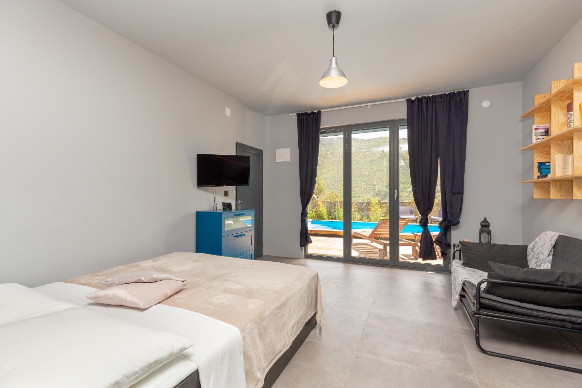 Apartment Ares - private swimming pool